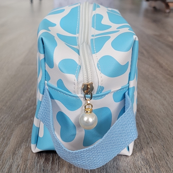 Sanrio Inspired Blue and White Cinnamoroll Cosmetic Bag - Picture 3 of 6